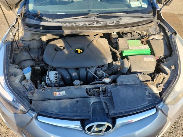 2016 HYUNDAI ELANTRA — Engine bay