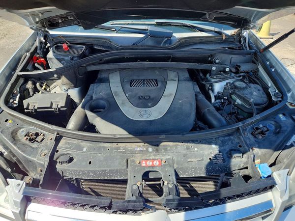 2012 MERCEDES-BENZ GL GL450 4-MATIC — Engine bay