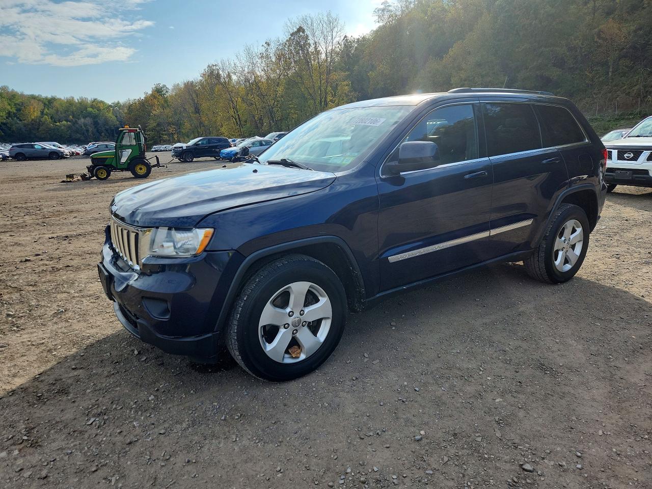 2013 JEEP GRAND CHER OKEE LAREDO 4X4 — Front 3/4