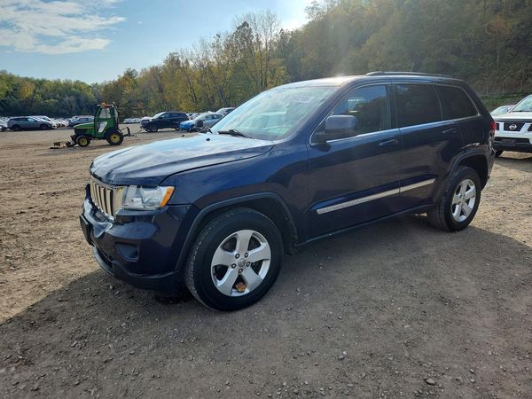 2013 JEEP GRAND CHER OKEE LAREDO 4X4 — Front 3/4