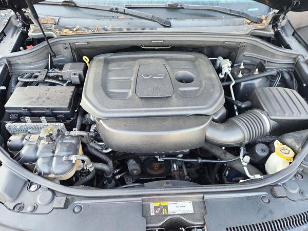 2020 JEEP GRAND CHEROKEE Limited — Engine bay