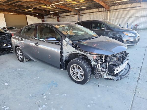 2019 TOYOTA PRIUS Plus/Premium/Advanced — Passenger 3/4