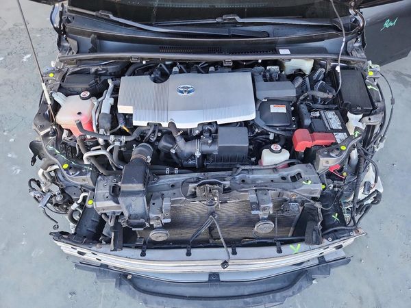 2019 TOYOTA PRIUS Plus/Premium/Advanced — Engine bay