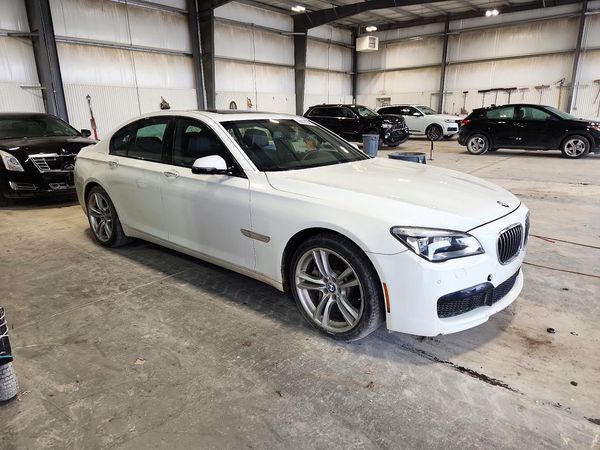 2013 BMW 750 — Passenger 3/4