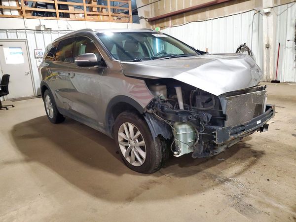 2016 KIA SORENTO L / LX — Passenger 3/4
