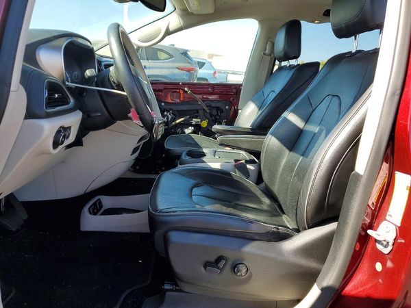 2018 CHRYSLER PACIFICA Limited — DENT