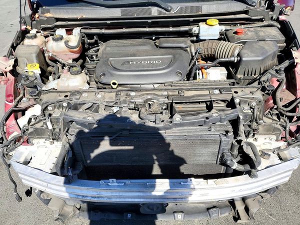 2018 CHRYSLER PACIFICA Limited — Engine bay