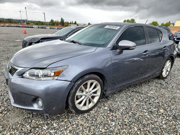 2013 LEXUS CT 200h — Front 3/4