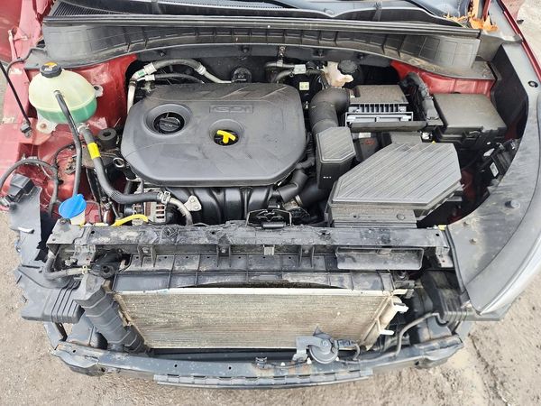 2020 HYUNDAI TUCSON SE — Engine bay