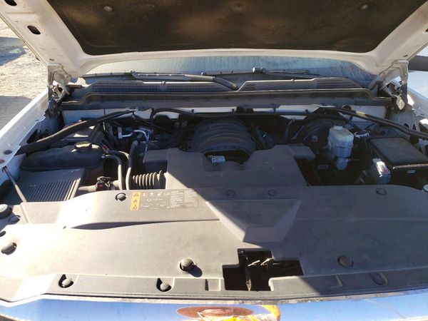 2019 CHEVROLET SILVERADO LT — Engine bay