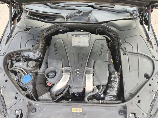 2015 MERCEDES-BENZ S S550 — Engine bay