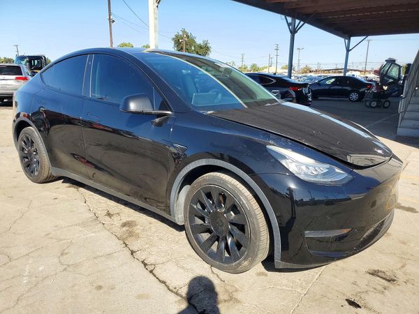 2020 TESLA MODEL Y — Passenger 3/4