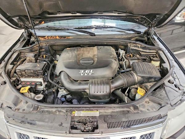 2013 JEEP CHEROKEE Overland — Engine bay