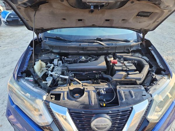 2018 NISSAN ROGUE — Engine bay