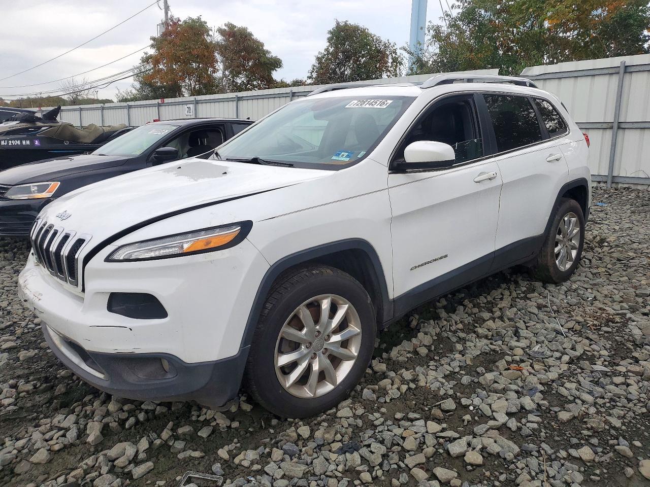 2016 JEEP CHEROKEE Limited — Front 3/4
