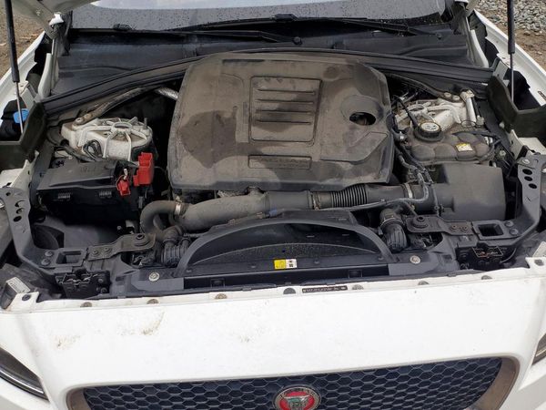 2018 JAGUAR F-PACE S — Engine bay