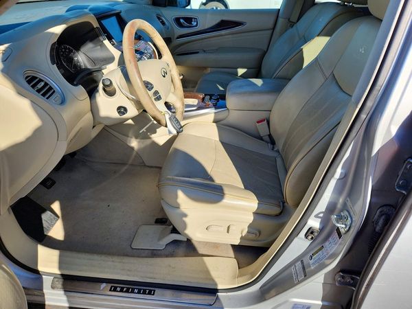 2013 INFINITI JX35 — DENT