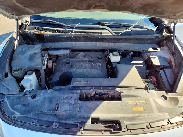 2013 INFINITI JX35 — Engine bay