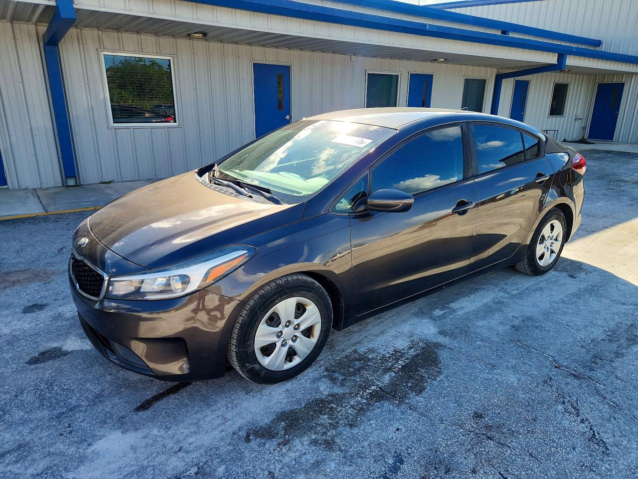 2018 KIA FORTE LX Base — Front 3/4