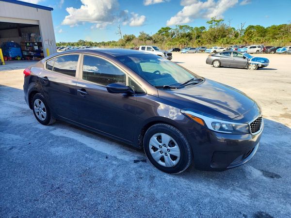2018 KIA FORTE LX Base — Passenger 3/4
