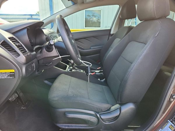 2018 KIA FORTE LX Base — DENT
