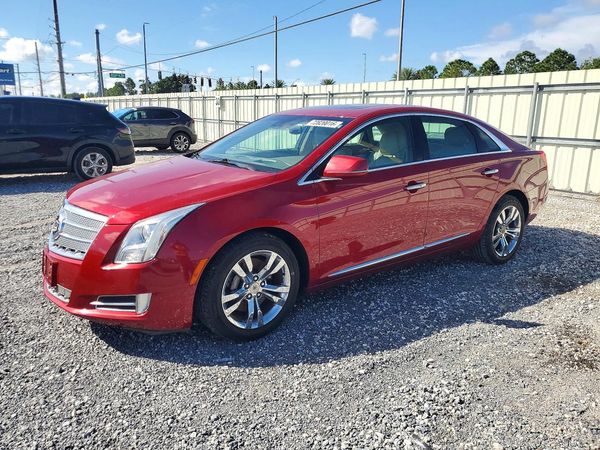 2013 CADILLAC XTS Platinum Collection — Front 3/4