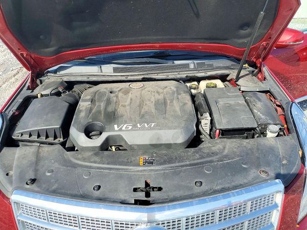 2013 CADILLAC XTS Platinum Collection — Engine bay