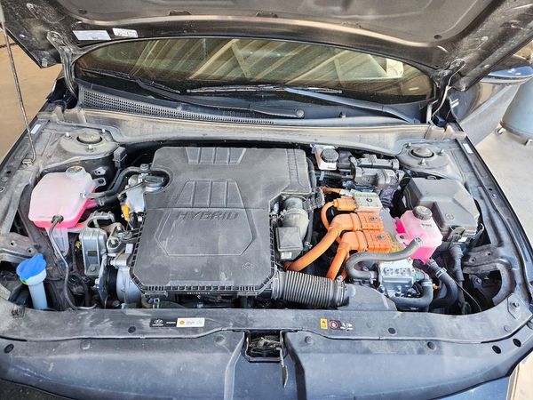 2025 HYUNDAI ELANTRA Blue, SEL Sport — Engine bay