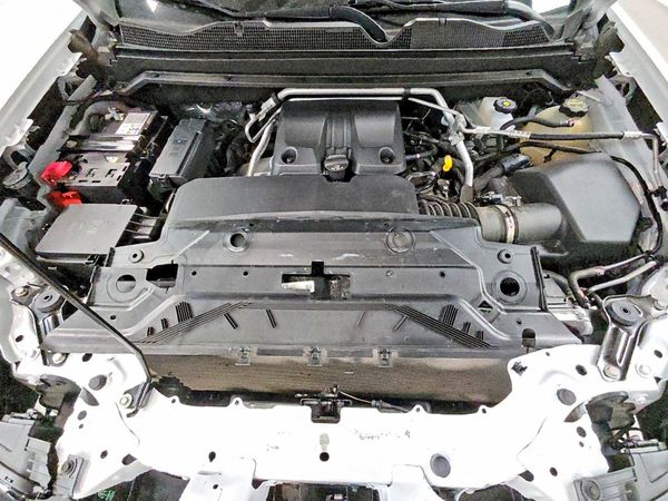 2025 CHEVROLET COLORADO — Engine bay