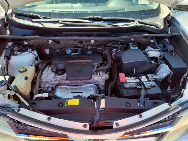 2013 TOYOTA RAV4 High — Engine bay