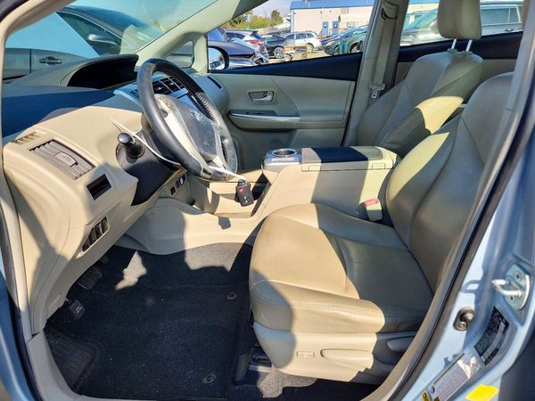 2013 TOYOTA PRIUS — DENT