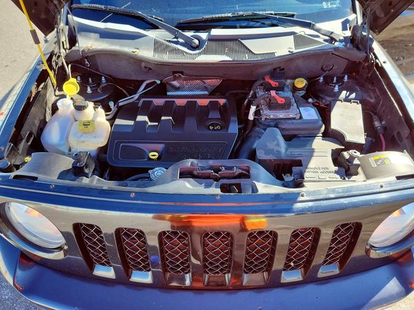 2016 JEEP PATRIOT Sport — Engine bay