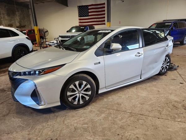 2021 TOYOTA PRIUS — Front 3/4