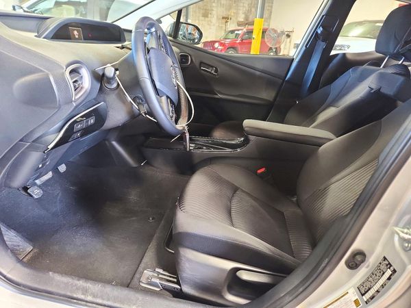 2021 TOYOTA PRIUS — DENT