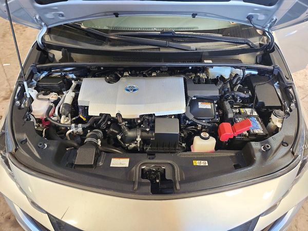 2021 TOYOTA PRIUS — Engine bay