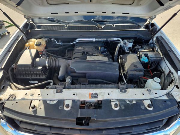 2018 CHEVROLET COLORADO Work Truck — Engine bay