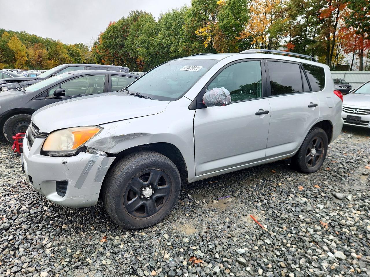 2012 TOYOTA RAV4 Standard — Front 3/4