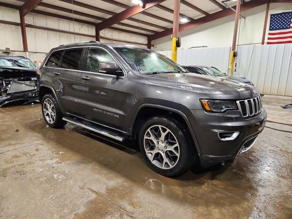 2018 JEEP GRAND CHEROKEE Limited — Passenger 3/4