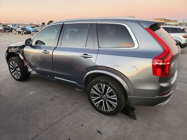 2020 VOLVO XC90 Momentum — DSRA