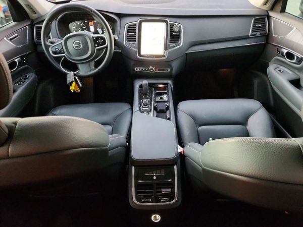 2020 VOLVO XC90 Momentum — CKPT