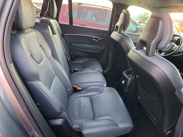 2020 VOLVO XC90 Momentum — PSRS
