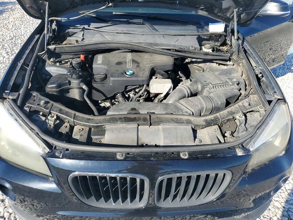 2014 BMW X1 sDrive 28i — Engine bay