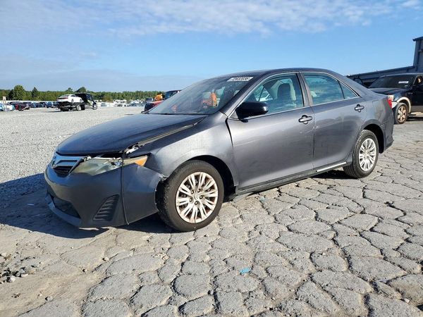 2012 TOYOTA CAMRY — Front 3/4