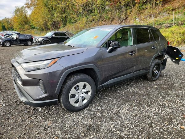 2023 TOYOTA RAV4 LE — Front 3/4