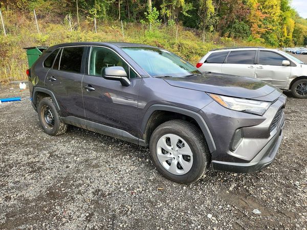 2023 TOYOTA RAV4 LE — Passenger 3/4