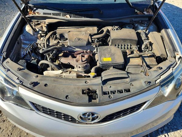 2013 TOYOTA CAMRY — Engine bay