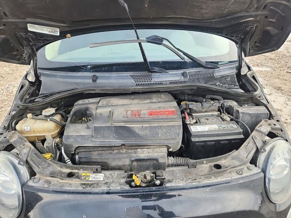 2016 FIAT 500 Pop — Engine bay
