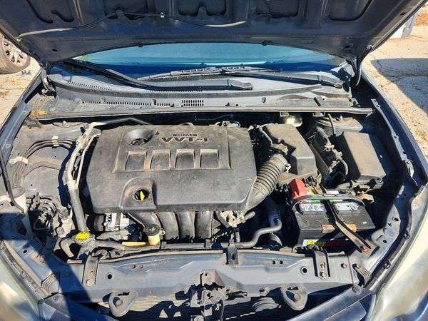 2014 TOYOTA COROLLA L/LE — Engine bay