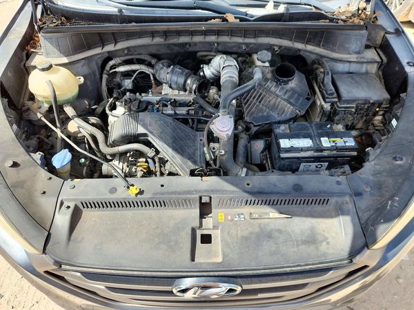 2016 HYUNDAI TUCSON — Engine bay