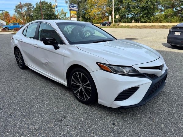 2020 TOYOTA CAMRY SE